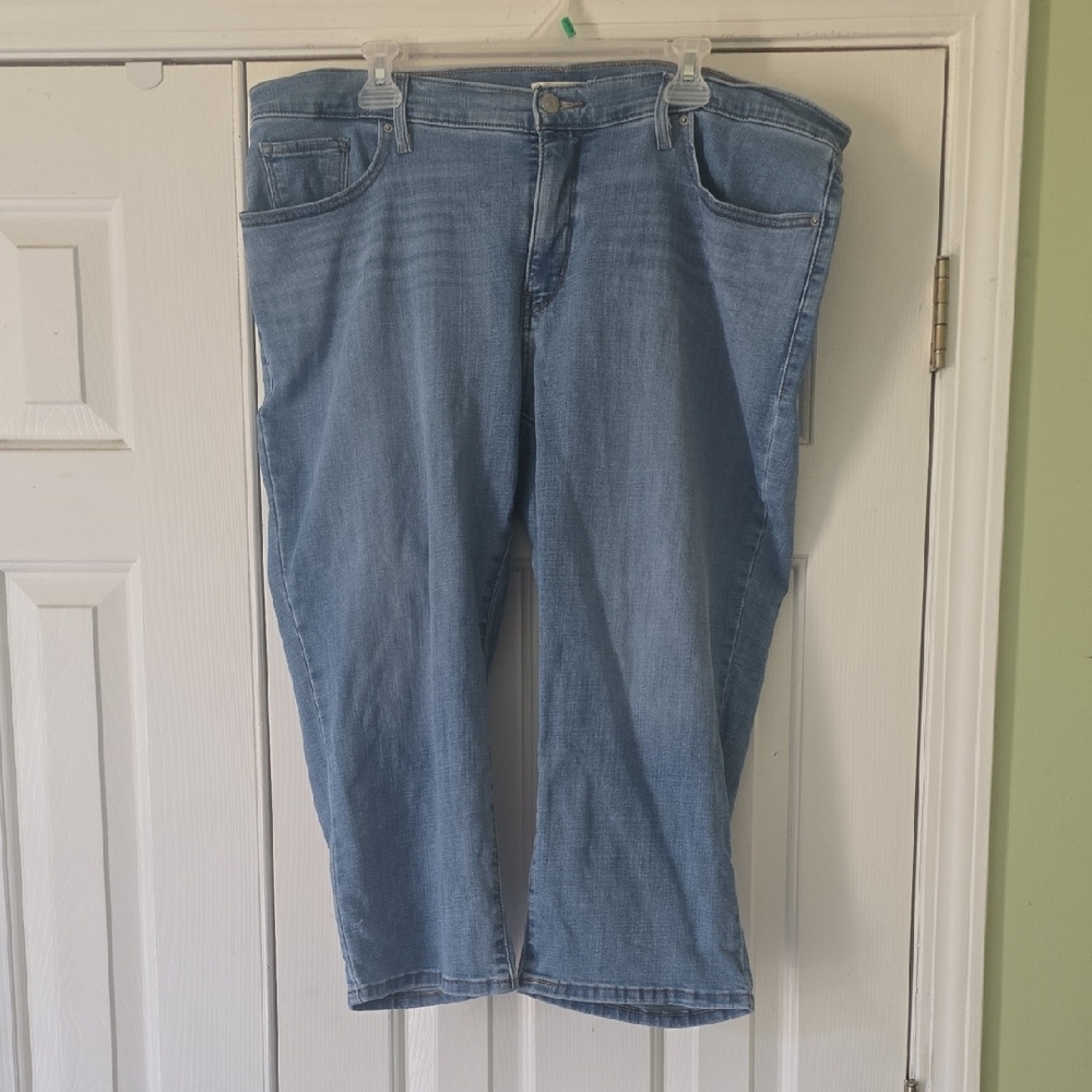 Levi's Light Blue Women's Cropped Jeans